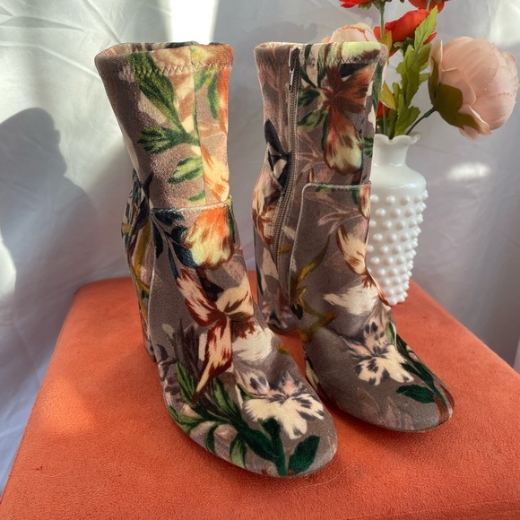 Nine West floral velvet bootie size 7 - Picture 6 of 7